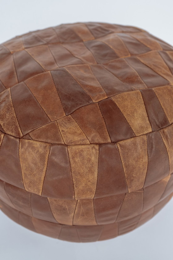 Image 1 of Pouf en cuir vintage 1970