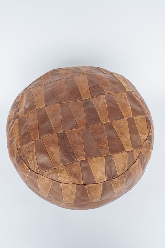 Image 1 of Pouf en cuir vintage 1970