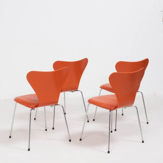 Image 1 of Ensemble de 4 chaises vintage en cuir orange par Arne Jacobsen pour Fritz Hansen, 1955