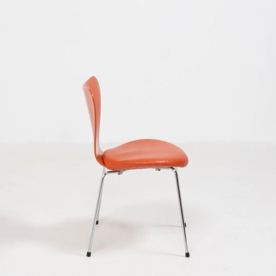 Image 1 of Ensemble de 4 chaises vintage en cuir orange par Arne Jacobsen pour Fritz Hansen, 1955