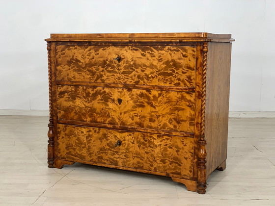 Image 1 of Commode Biedermeier armoire à linge antique