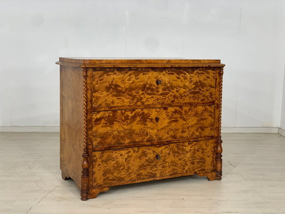 Image 1 of Commode Biedermeier armoire à linge antique