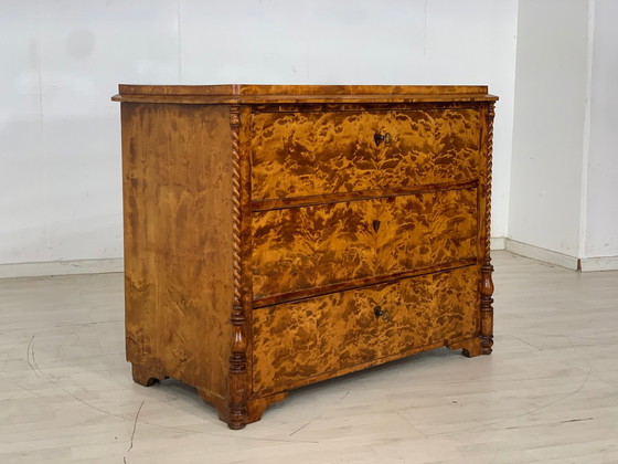 Image 1 of Commode Biedermeier armoire à linge antique