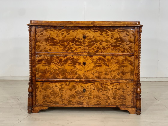 Image 1 of Commode Biedermeier armoire à linge antique