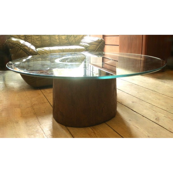 Image 1 of Table basse Boho avec plateau en verre circulaire, ancienne souche d'arbre sculptée