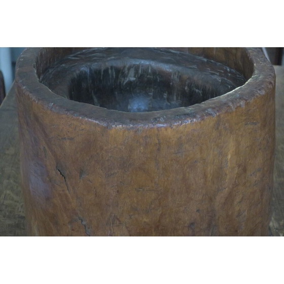 Image 1 of Table basse Boho avec plateau en verre circulaire, ancienne souche d'arbre sculptée
