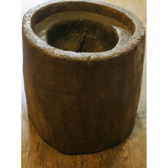 Image 1 of Table basse Boho avec plateau en verre circulaire, ancienne souche d'arbre sculptée