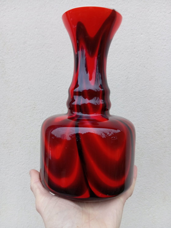 Image 1 of Vase Opaline Soufflé Marbrée Rouge/Noir Italie Empoli, Pop Art,1970