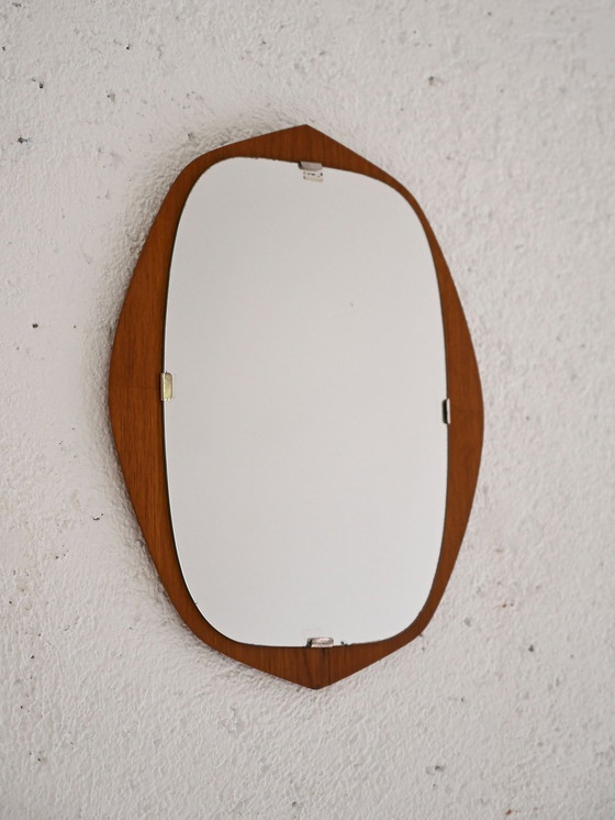 Image 1 of Miroir Scandinave Vintage en Teck - 1950S Compact Design