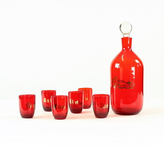 Image 1 of Set de bouteilles et de verres à liqueur en verre rouge, Tchèque 1960
