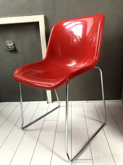 Artifort Spirit Chair Beso Bucket Chair Rouge