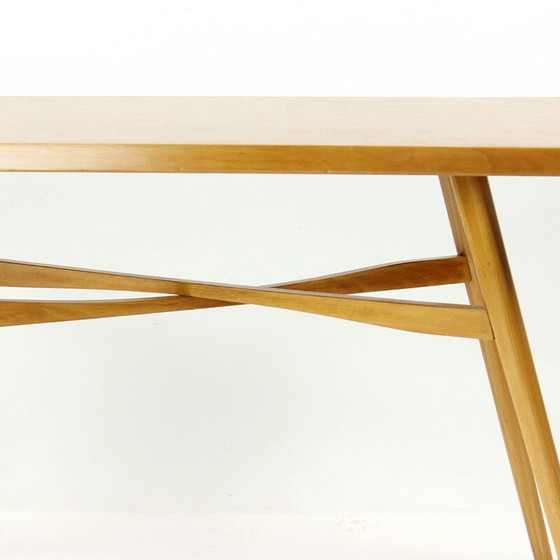 Image 1 of Table basse en bois de chêne du milieu du siècle, Tchécoslovaquie années 1960