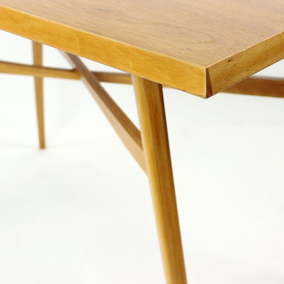 Image 1 of Table basse en bois de chêne du milieu du siècle, Tchécoslovaquie années 1960