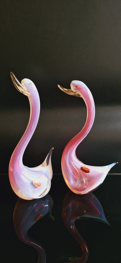 Paire d'oiseaux en verre de Murano rose opalin des années 60