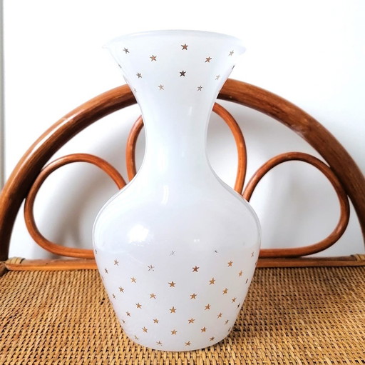 Vase En Verre Opalin Aux Étoiles