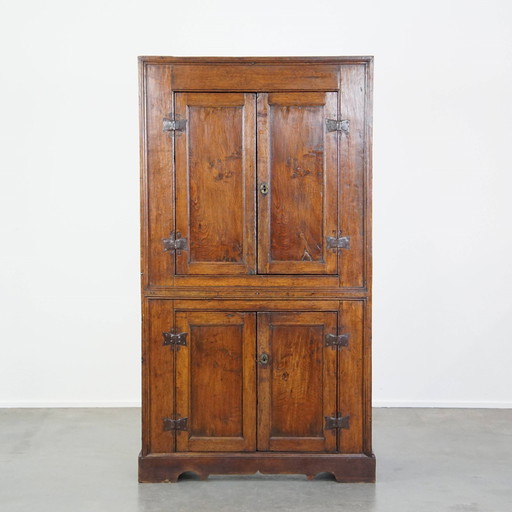 Armoire en chêne à 4 portes