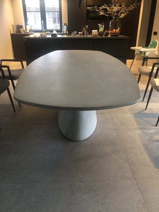 Table de salle à manger en pierre de Goossens