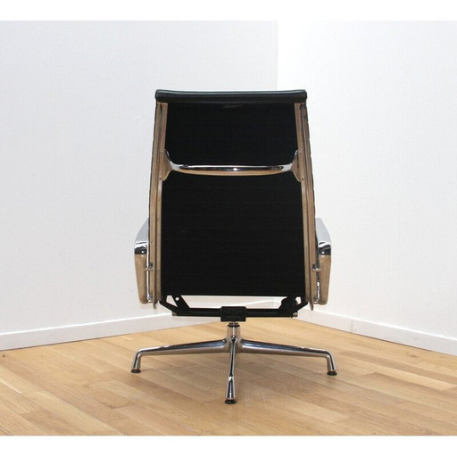 Fauteuil de bureau vintage EA124 en aluminium chromé et cuir par Charles et Ray Eames pour Vitra