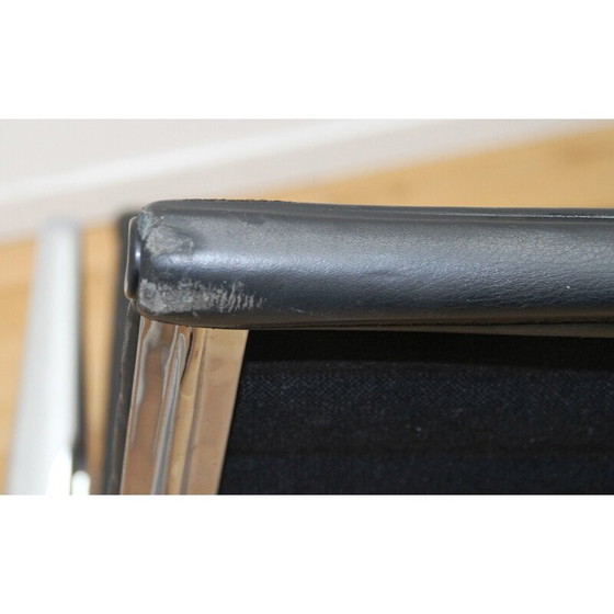 Image 1 of Fauteuil de bureau vintage EA124 en aluminium chromé et cuir par Charles et Ray Eames pour Vitra