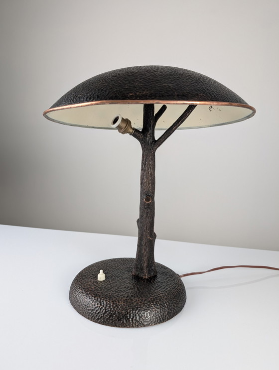 Image 1 of Lampe sculpturale en cuivre martelé en forme d'arbre, Mid Century Modern