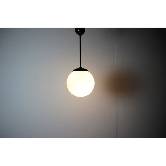 Image 1 of Lampe suspendue vintage en verre, chrome et bakélite, Tchécoslovaquie, années 1950