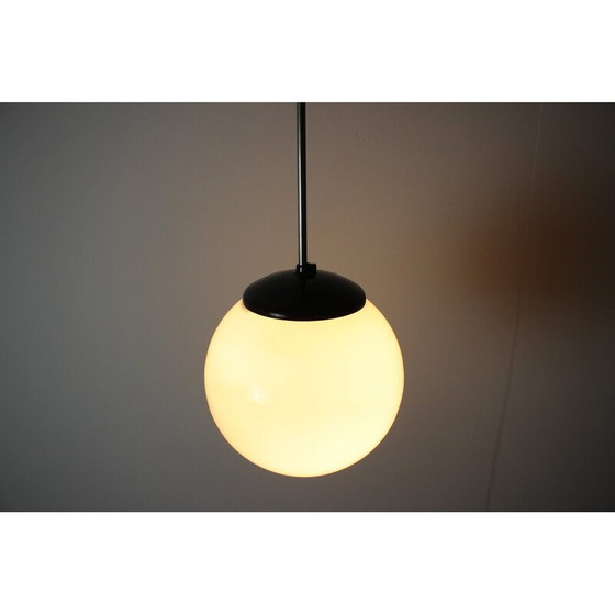 Image 1 of Lampe suspendue vintage en verre, chrome et bakélite, Tchécoslovaquie, années 1950