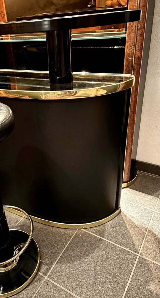 Image 1 of 1970S Bar de maison + Armoire Mur arrière + 2 X tabourets de bar