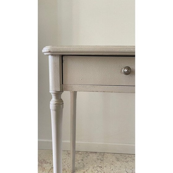 Image 1 of Table de nuit vintage patinée beige