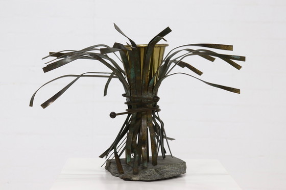 Image 1 of Vase sculptural vintage en laiton