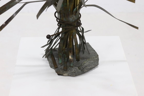 Image 1 of Vase sculptural vintage en laiton