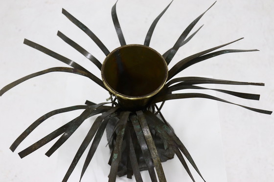 Image 1 of Vase sculptural vintage en laiton