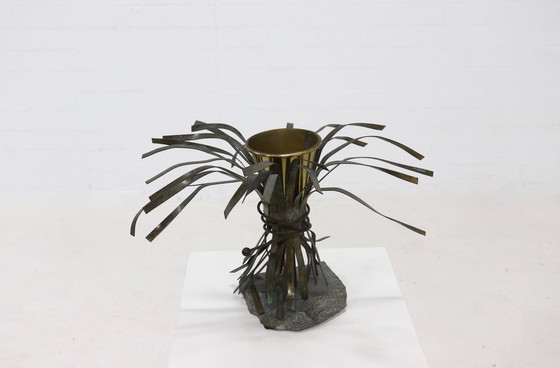 Image 1 of Vase sculptural vintage en laiton