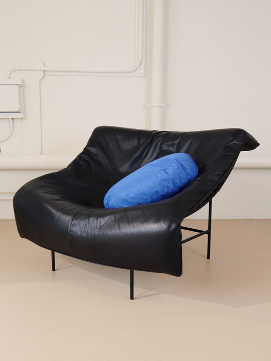 Image 1 of Chaise papillon Montis en cuir noir