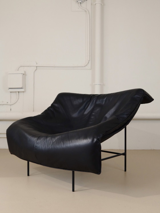 Image 1 of Chaise papillon Montis en cuir noir