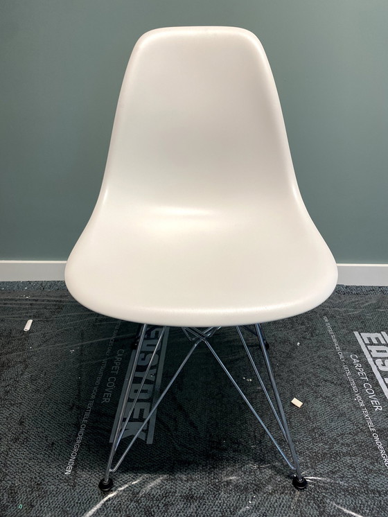 Image 1 of 14x Vitra Eames Stoelen