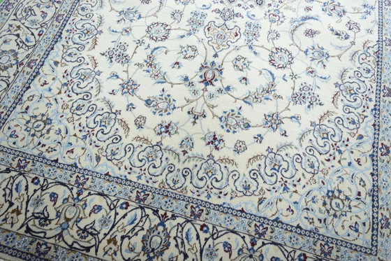 Image 1 of Naïn 9 La noué à la main avec soie et signature "Habibian" - 311 X 191 cm