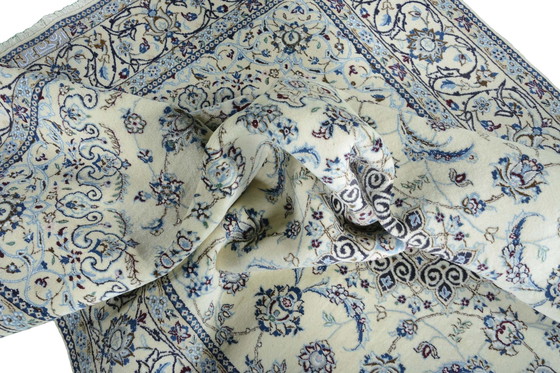 Image 1 of Naïn 9 La noué à la main avec soie et signature "Habibian" - 311 X 191 cm