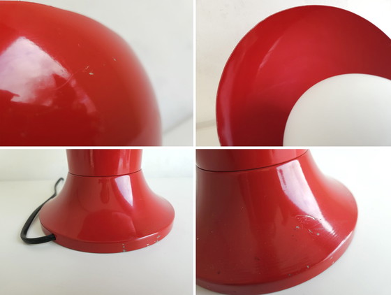 Image 1 of Rare lampe de table de l'ère spatiale rouge et blanche avec ampoule en verre dépoli