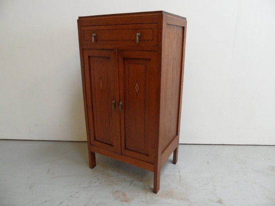 Image 1 of Armoire vintage en chêne à deux portes