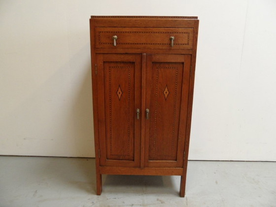 Image 1 of Armoire vintage en chêne à deux portes