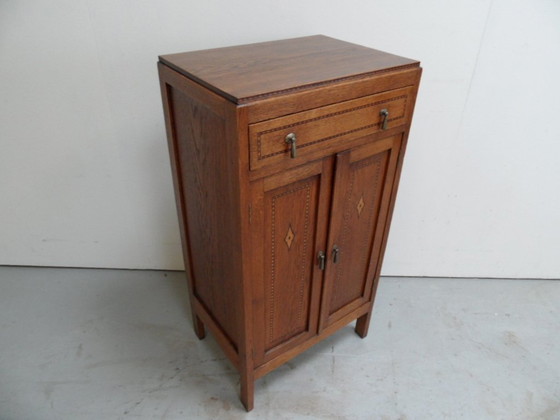 Image 1 of Armoire vintage en chêne à deux portes