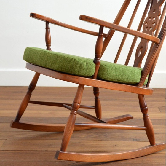 Image 1 of Fauteuil à bascule Windsor en hêtre et bois d'orme, 1950