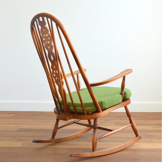 Image 1 of Fauteuil à bascule Windsor en hêtre et bois d'orme, 1950