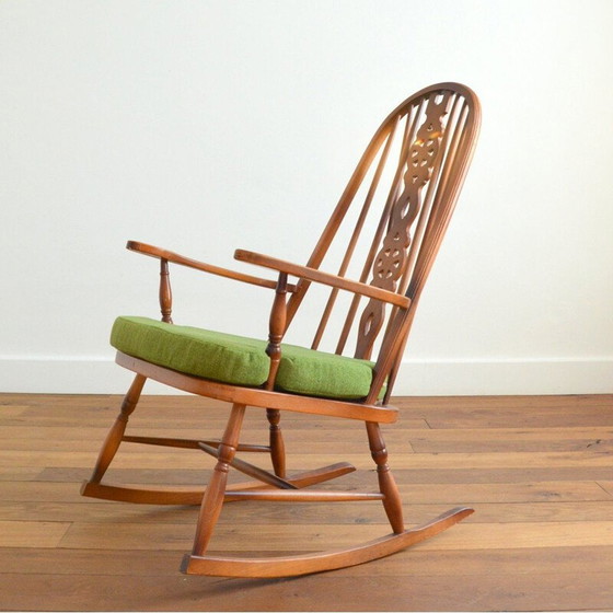 Image 1 of Fauteuil à bascule Windsor en hêtre et bois d'orme, 1950