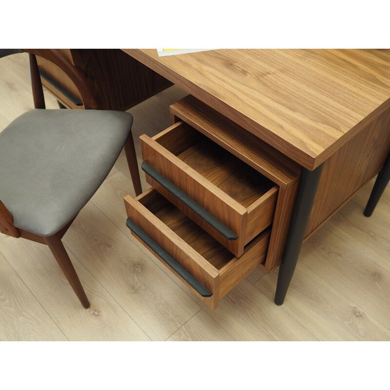 Image 1 of Bureau en noyer, design scandinave