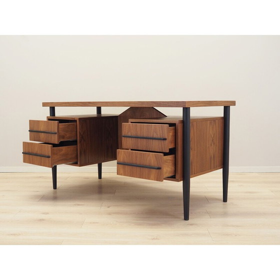 Image 1 of Bureau en noyer, design scandinave