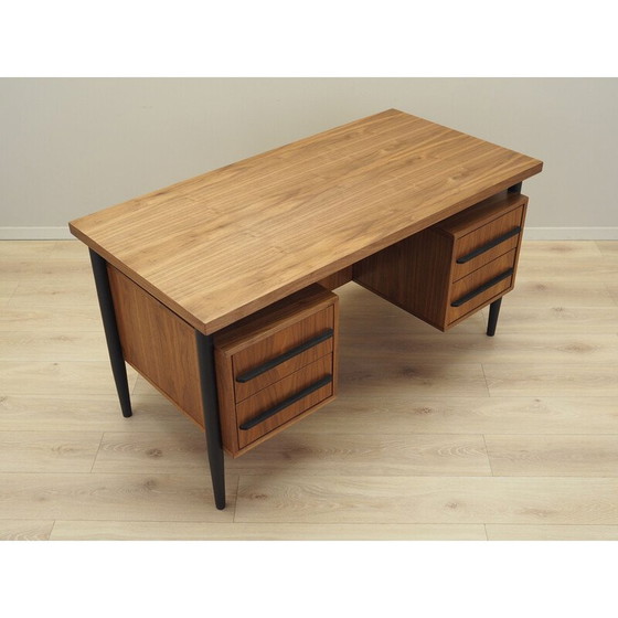 Image 1 of Bureau en noyer, design scandinave