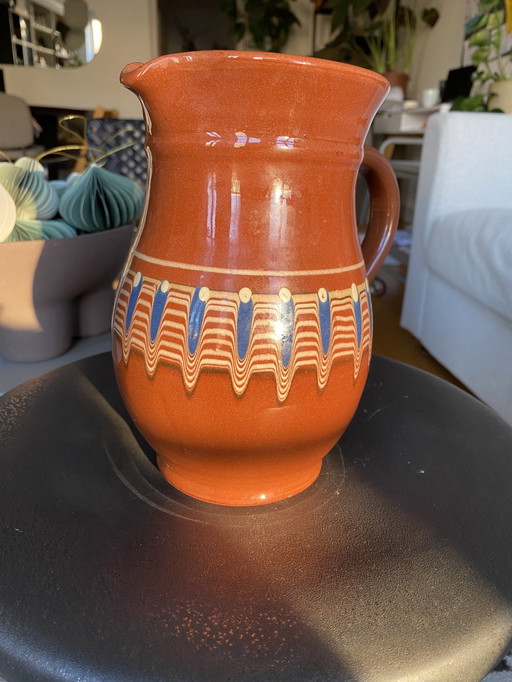 Jarre bulgare en poterie troyenne