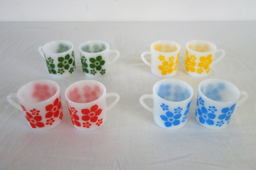 8 Tasses à Café Décor Fleuri Arcopal Années 1970