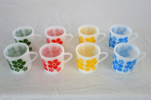 8 Tasses à Café Décor Fleuri Arcopal Années 1970